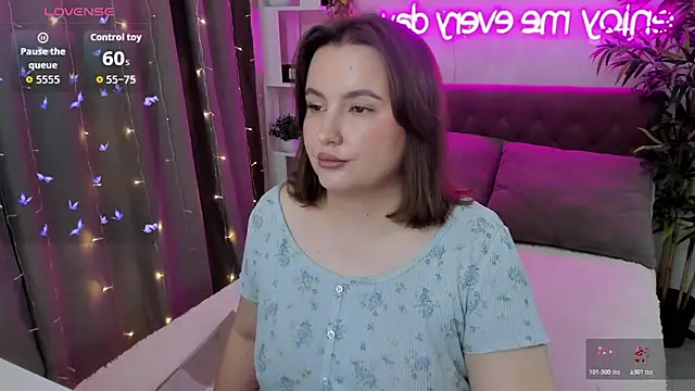 Snapshot of FeralPeach chatting on October 2025 04:55:02 AM FeralPeach online show from October 2025 04:55:02 AM