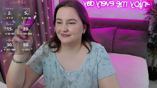 FeralPeach online show from December 2025 05:45:02 AM