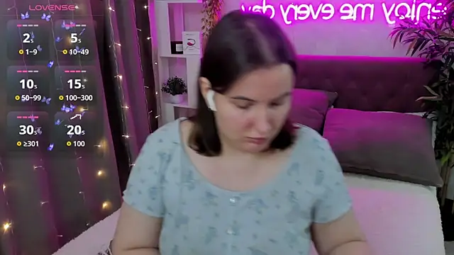 FeralPeach online show from November 2025 04:16:01 AM