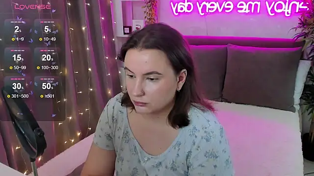 FeralPeach online show from November 2025 05:06:02 AM