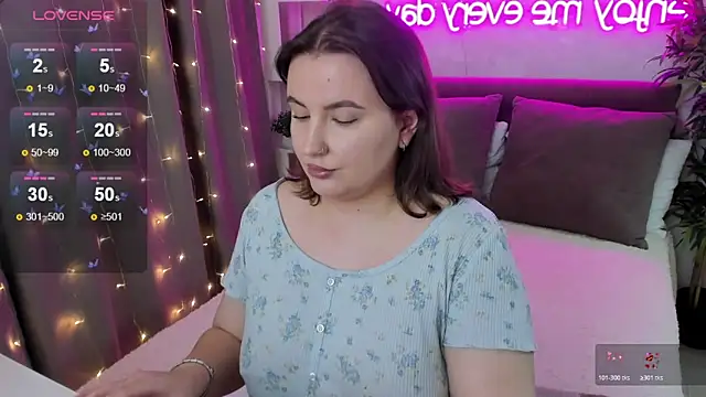 FeralPeach online show from November 2025 04:56:02 AM