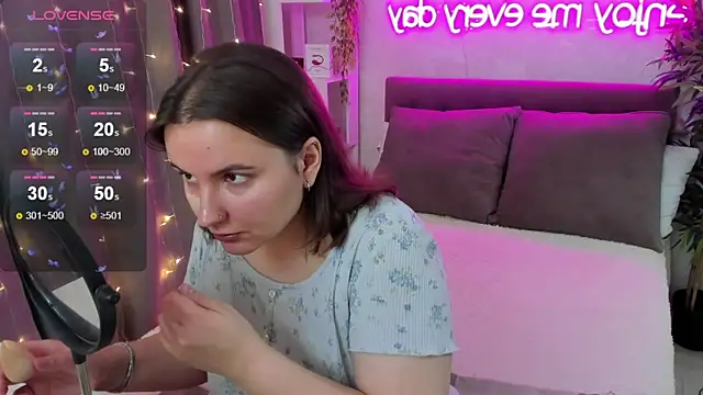 FeralPeach online show from November 2025 06:12:02 AM