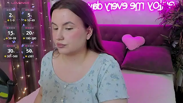 Snapshot of FeralPeach chatting on April 2026 07:48:01 AM FeralPeach online show from April 2026 07:48:01 AM