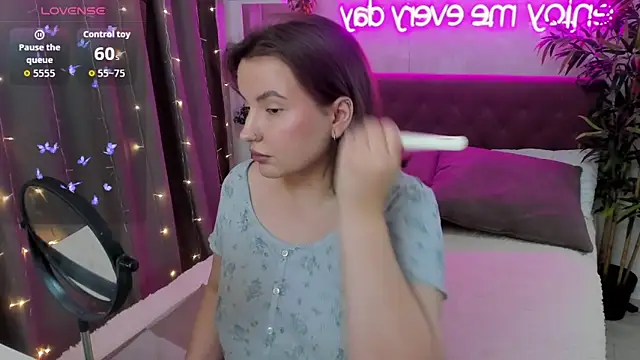 Snapshot of FeralPeach chatting on October 2025 05:08:01 AM FeralPeach online show from October 2025 05:08:01 AM