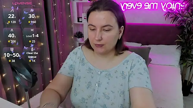 Snapshot of FeralPeach chatting on September 2025 03:44:01 AM FeralPeach online show from September 2025 03:44:01 AM