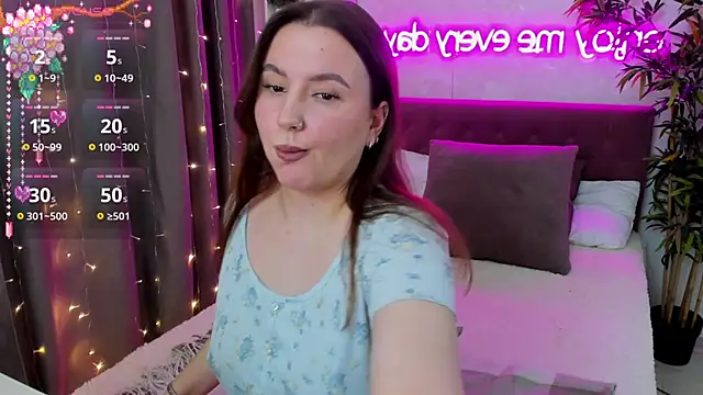Snapshot of FeralPeach chatting on March 2025 06:48:02 AM FeralPeach online show from March 2025 06:48:02 AM
