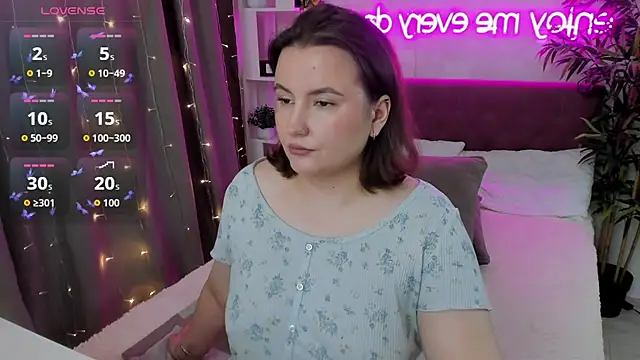 Snapshot of FeralPeach chatting on September 2025 03:46:01 AM FeralPeach online show from September 2025 03:46:01 AM