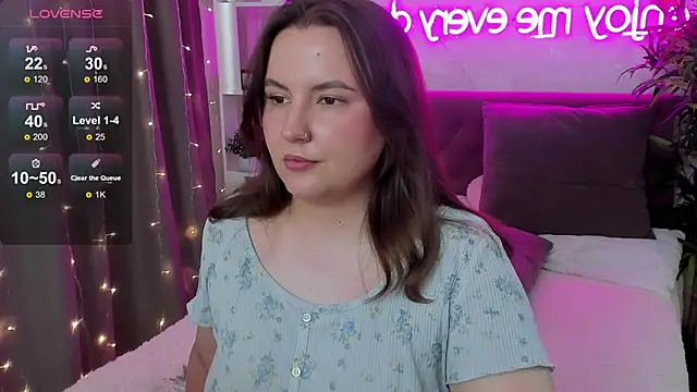 Snapshot of FeralPeach chatting on June 2026 08:45:02 AM FeralPeach online show from June 2026 08:45:02 AM