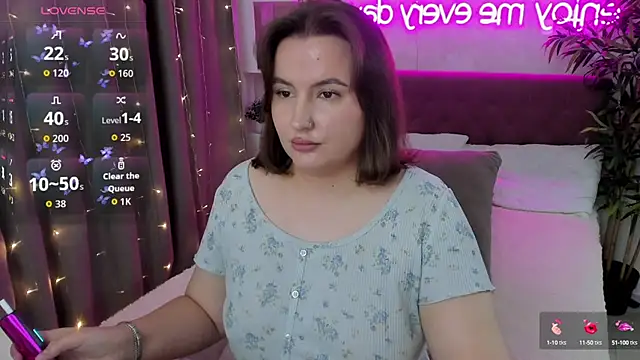 Snapshot of FeralPeach chatting on September 2025 04:04:02 AM FeralPeach online show from September 2025 04:04:02 AM
