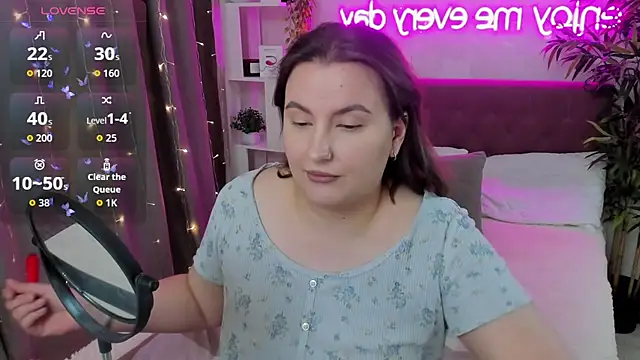 Snapshot of FeralPeach chatting on October 2025 04:26:02 AM FeralPeach online show from October 2025 04:26:02 AM