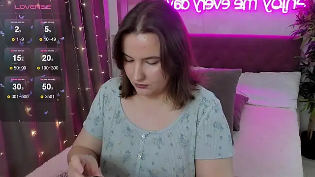 FeralPeach online show from November 2025 05:11:01 AM