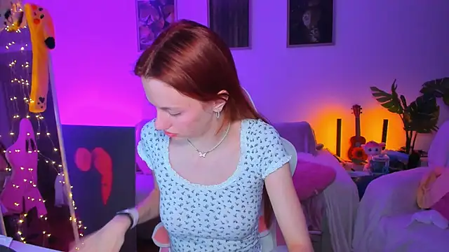 Alyssa Smitt online show from September 2025 12:00:02 AM