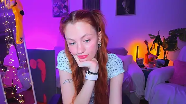 Alyssa Smitt online show from October 2025 09:48:02 PM