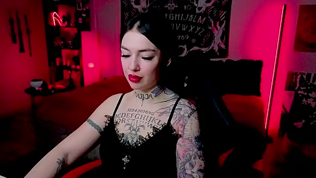Snapshot of Magic_Allie chatting on June 2026 08:25:02 PM Magic Allie online show from June 2026 08:25:02 PM