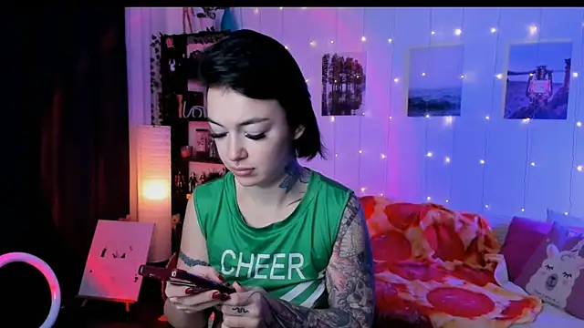 Snapshot of Magic_Allie chatting on December 2025 06:37:02 AM Magic Allie online show from December 2025 06:37:02 AM