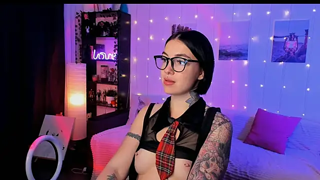 Snapshot of Magic_Allie chatting on November 2025 04:33:02 AM Magic Allie online show from November 2025 04:33:02 AM