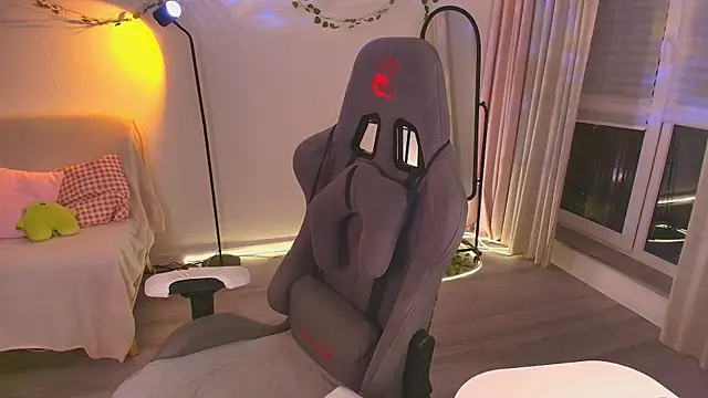 Eva Davi online show from November 2025 02:27:01 AM