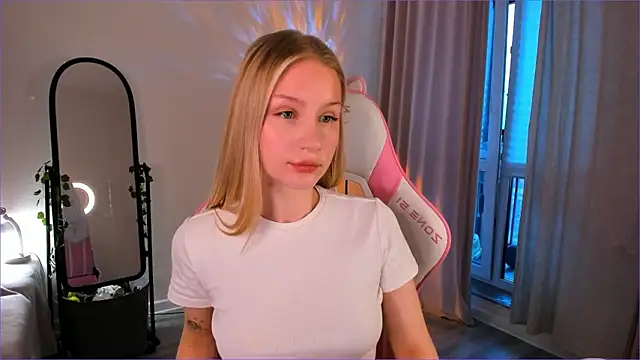 Eva Davi online show from March 2026 03:15:01 PM