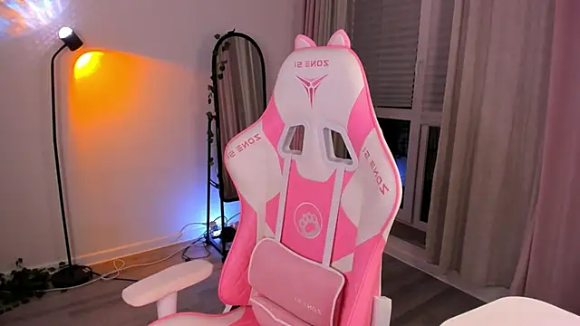 Eva Davi online show from February 2026 02:43:01 AM