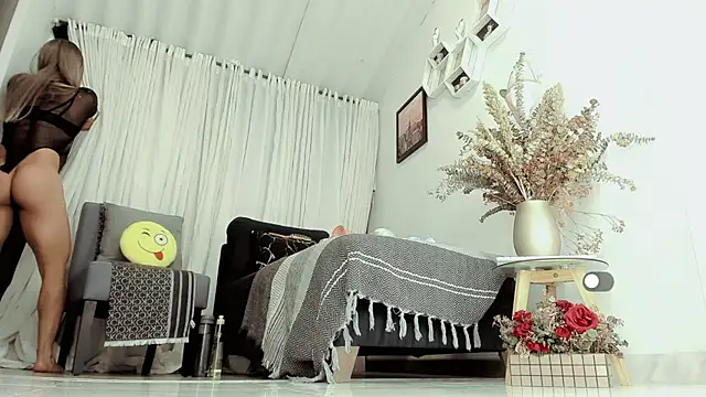 stefany sexy  online show from April 2026 01:23:02 AM