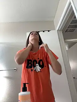 Snapshot of SafeinouterSpace chatting on October 2025 05:53:02 PM SafeinouterSpace online show from October 2025 05:53:02 PM