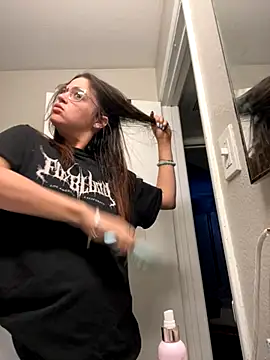 Snapshot of SafeinouterSpace chatting on November 2025 07:36:01 AM SafeinouterSpace online show from November 2025 07:36:01 AM