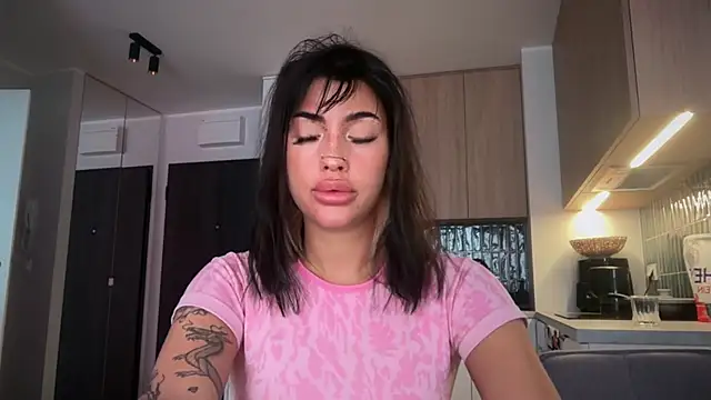 Snapshot of Marakuia054 chatting on December 2025 07:54:01 AM Marakuia054 online show from December 2025 07:54:01 AM