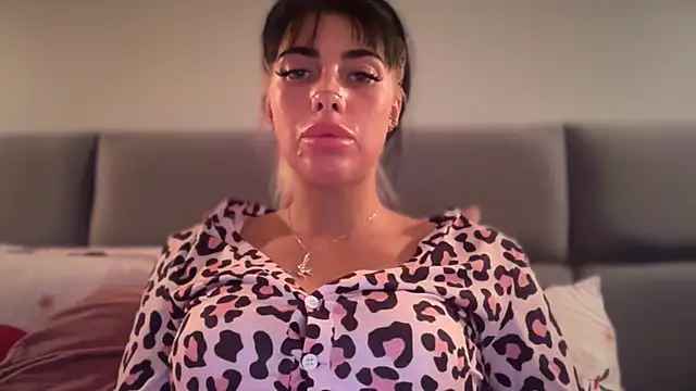 Snapshot of Marakuia054 chatting on November 2025 07:50:02 PM Marakuia054 online show from November 2025 07:50:02 PM