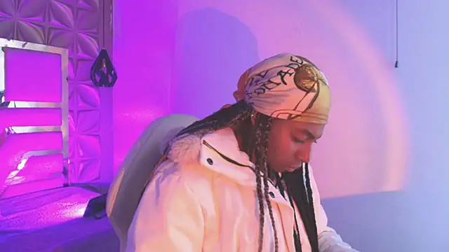 Queen perla  online show from April 2026 12:11:01 PM