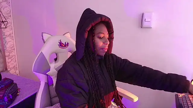 Queen perla  online show from November 2025 11:43:02 AM