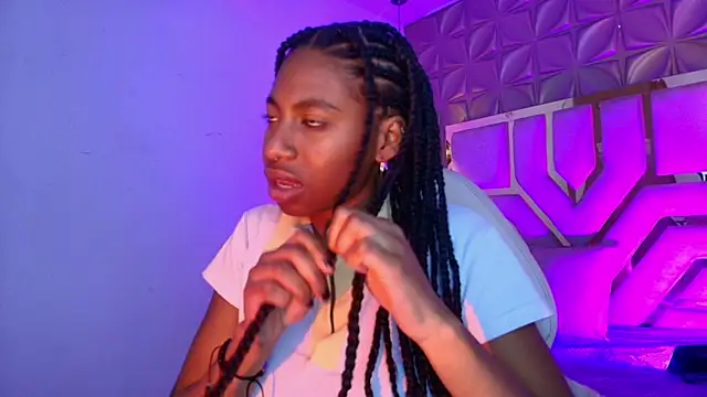 Snapshot of Queen_perla_ chatting on April 2026 01:41:02 PM Queen perla online show from April 2026 01:41:02 PM