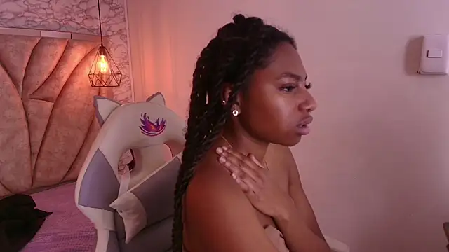 Queen perla  online show from November 2025 12:09:01 PM