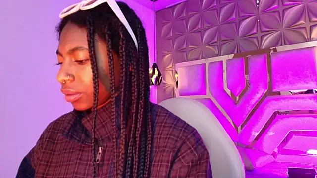 Queen perla  online show from March 2026 12:11:01 PM