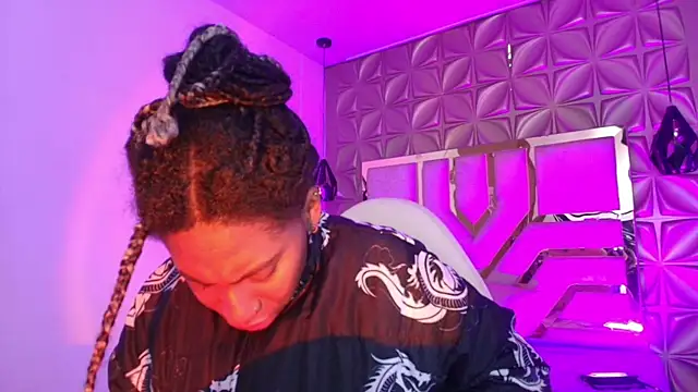 Queen perla  online show from April 2026 12:19:02 PM