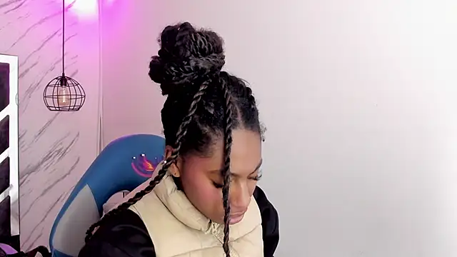 Queen perla  online show from November 2025 12:10:02 PM