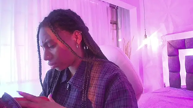 Snapshot of Queen_perla_ chatting on June 2026 12:17:01 PM Queen perla online show from June 2026 12:17:01 PM