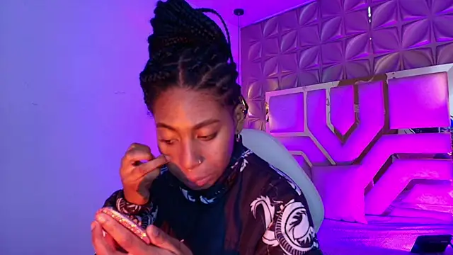 Snapshot of Queen_perla_ chatting on May 2026 12:19:01 PM Queen perla online show from May 2026 12:19:01 PM