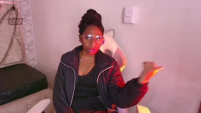 Queen perla  online show from November 2025 12:27:01 PM