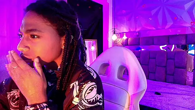 Queen perla  online show from February 2026 01:08:02 AM