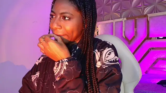 Queen perla  online show from February 2026 01:13:02 PM