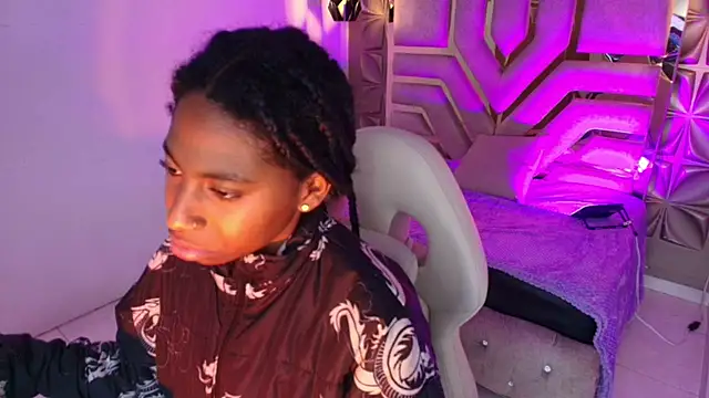 Queen perla  online show from February 2026 12:07:01 PM