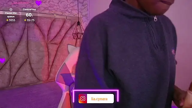 Queen perla  online show from November 2025 11:43:02 AM