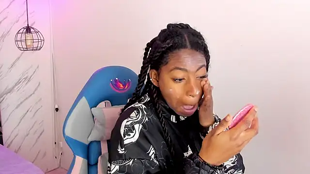 Queen perla  online show from November 2025 11:27:02 AM