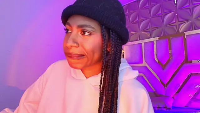 Queen perla  online show from March 2026 01:02:01 PM