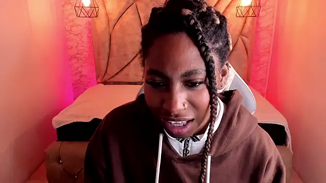 Snapshot of Queen_perla_ chatting on February 2025 07:21:01 PM Queen perla online show from February 2025 07:21:01 PM