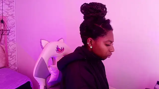 Queen perla  online show from November 2025 12:28:01 PM