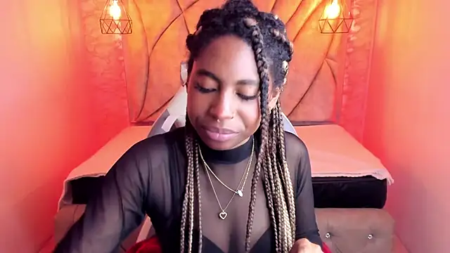 Snapshot of Queen_perla_ chatting on February 2025 03:54:01 PM Queen perla online show from February 2025 03:54:01 PM