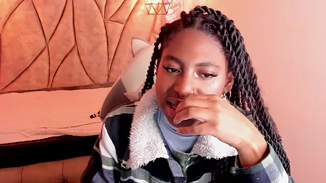 Snapshot of Queen_perla_ chatting on March 2025 07:36:02 PM Queen perla online show from March 2025 07:36:02 PM