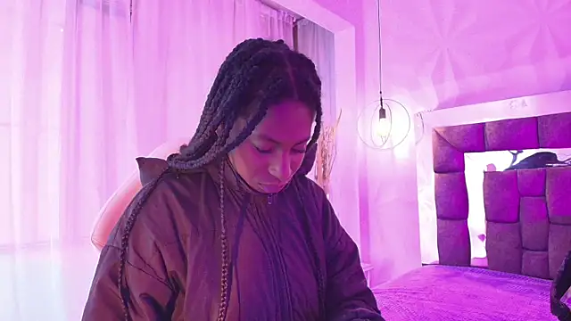 Snapshot of Queen_perla_ chatting on May 2026 12:12:01 PM Queen perla online show from May 2026 12:12:01 PM