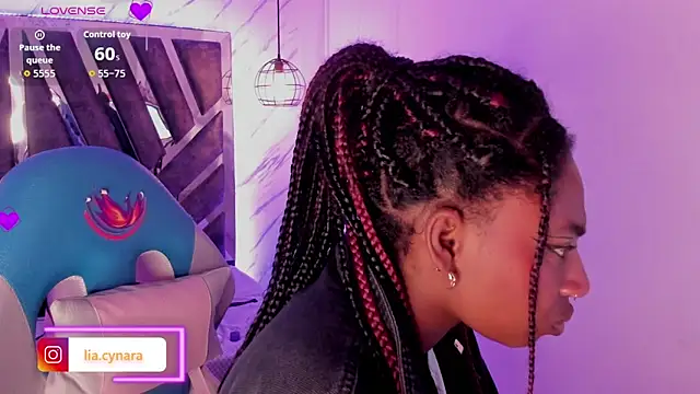 Snapshot of Queen_perla_ chatting on September 2025 04:01:01 PM Queen perla online show from September 2025 04:01:01 PM